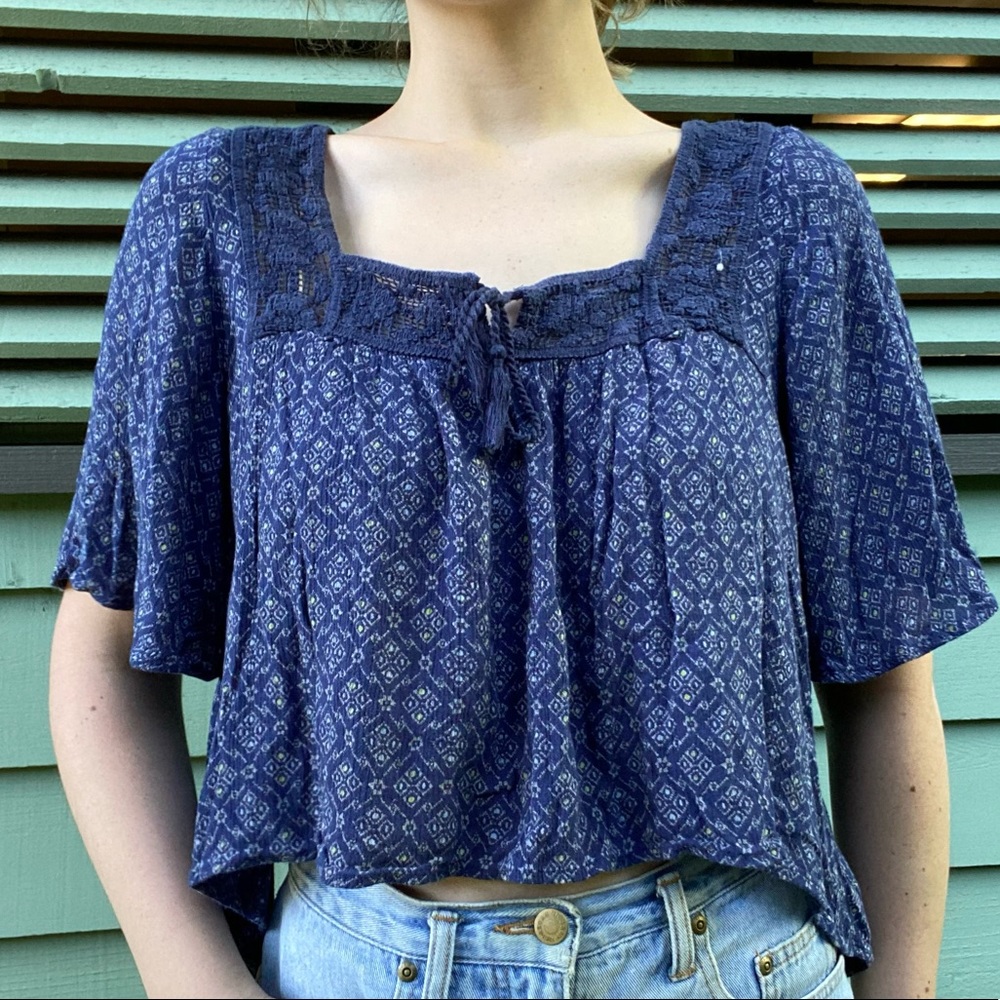 Blue floral flowy Hollister shirt with tassel ties in front and knit detailing